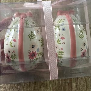 Easter egg salt and pepper shakers